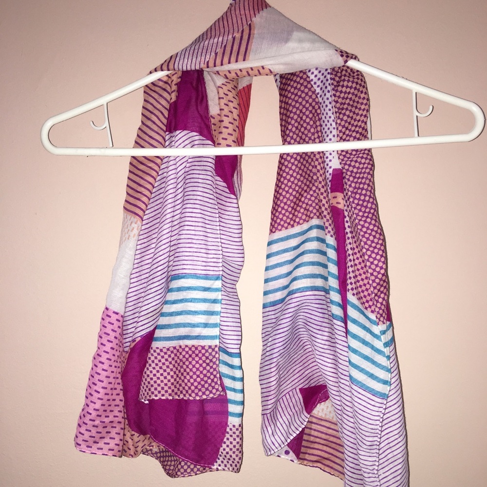 Patterned square scarf
